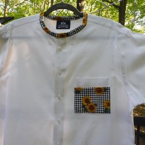 Sunflowers on White Large Short Sleeve Low Collar
